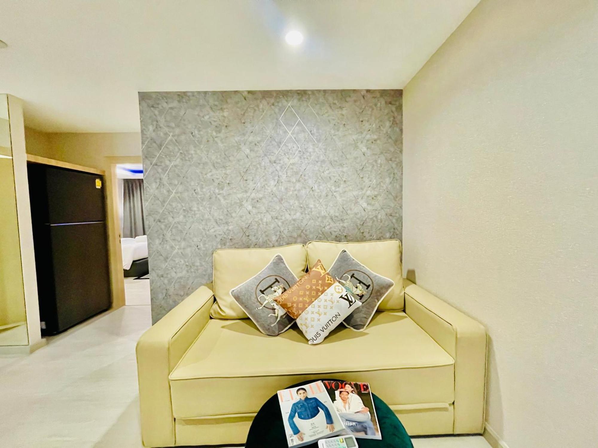 Pangsapuri New Ekamai Thonglor Luxury Near 711, Bts, Mall *